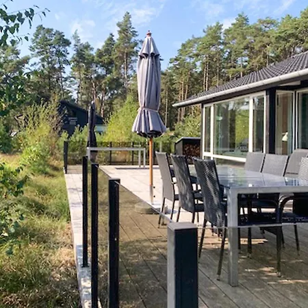 Three-bedroom In Feriehus