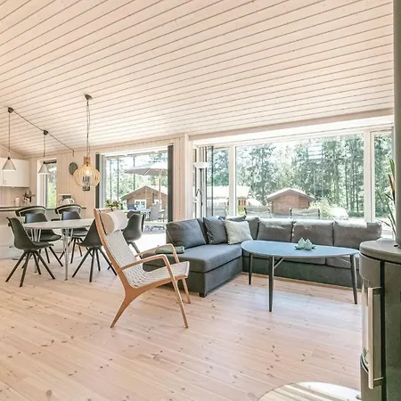 Holiday home Lovely In With Kitchen Nexo
