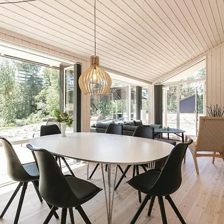 Three-bedroom In Feriehus